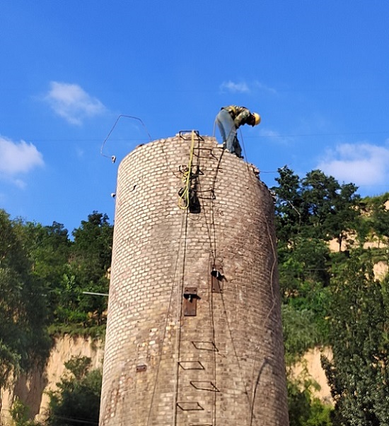 煙囪拆除公司——專(zhuān)業(yè)技藝，安全高效